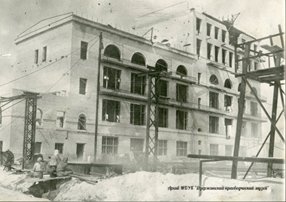 1942